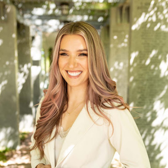 Meet your Posher, Kelsey - Picture 1 of 1